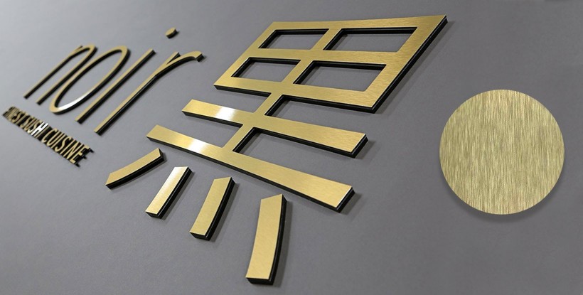 Letras de dibond satinado oro + metacrilato iluminado