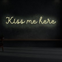 Neón kiss me here