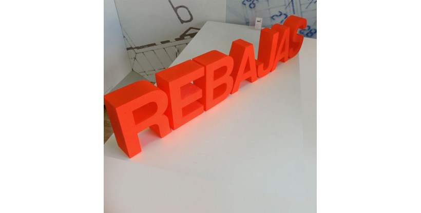 Letras rebajas escaparates rojas