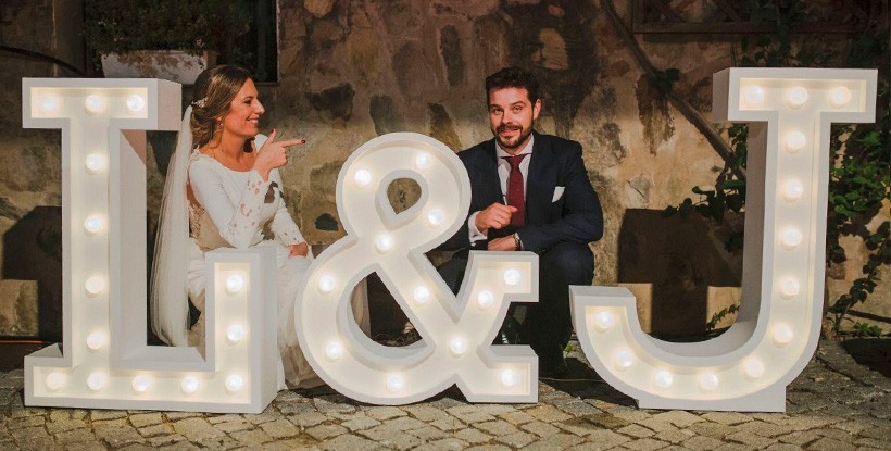 Iniciales de novios para photocall de boda
