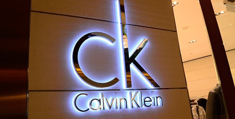 Letras Corpóreas Calvin Klein