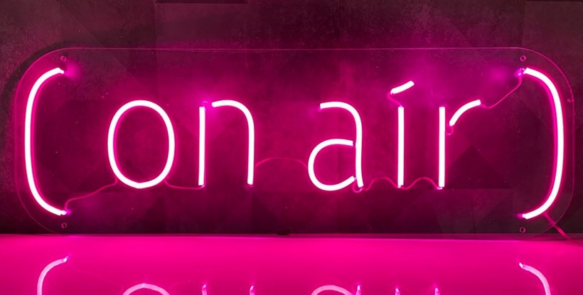Neón On Air