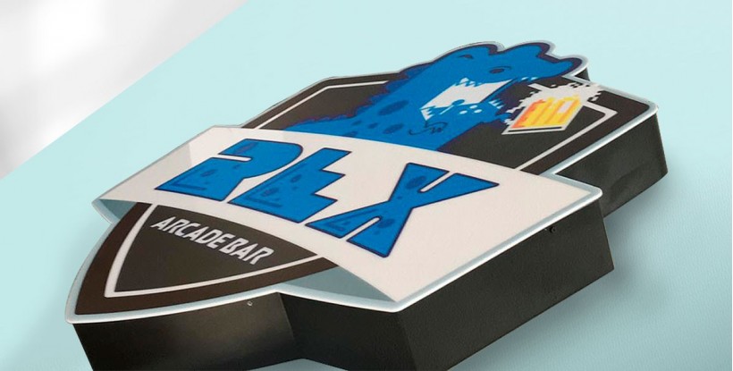 Rótulo personalizado con forma de logotipo