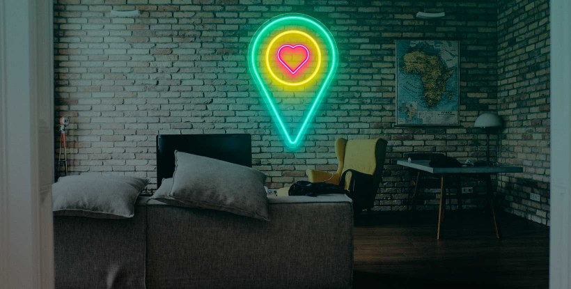 Neón icono ubicación + corazón
