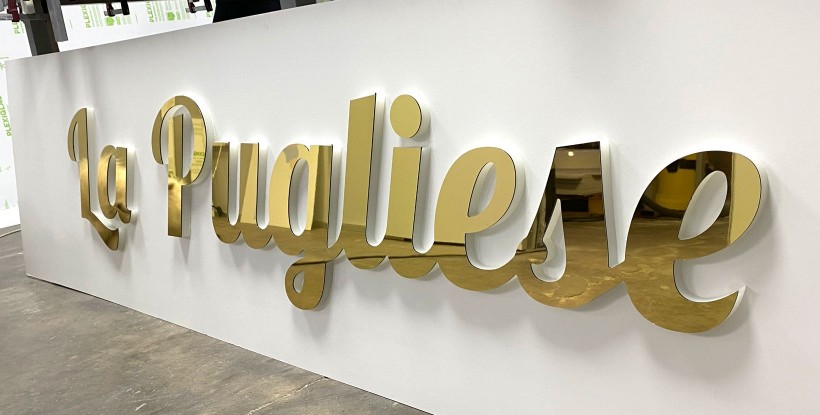 Letras oro espejo + metacrilato iluminado