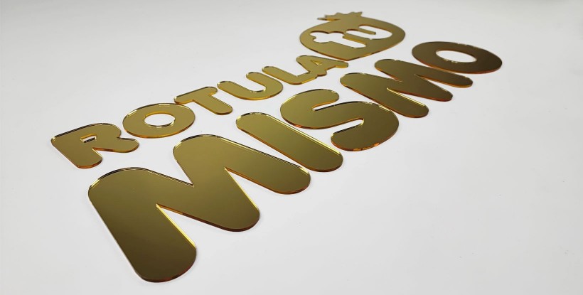 Letras doradas espejo